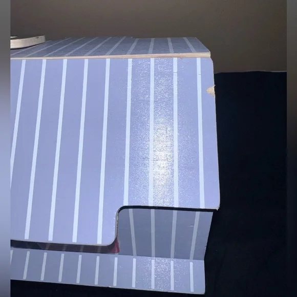 Melissa & Doug Fold & Go Wooden Red Barn Playset w/ Farm Animals Portable Toy - Picture 4 of 9